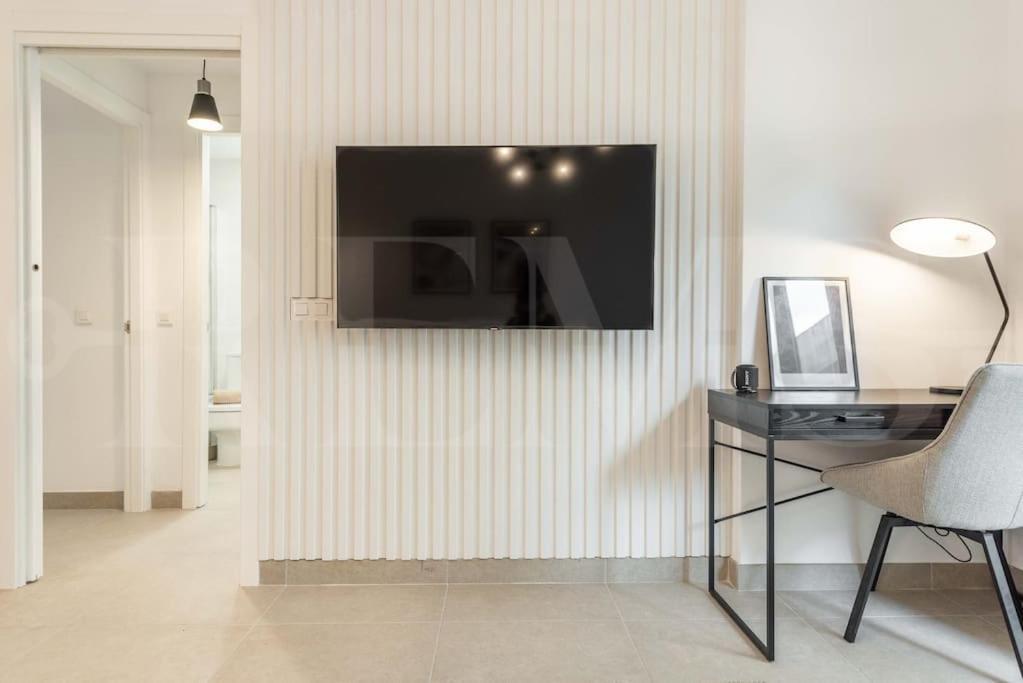 Modern Apartment With Patio & Parking By Rems Málaga Exteriör bild