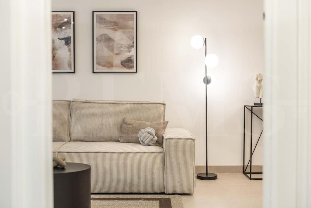Modern Apartment With Patio & Parking By Rems Málaga Exteriör bild
